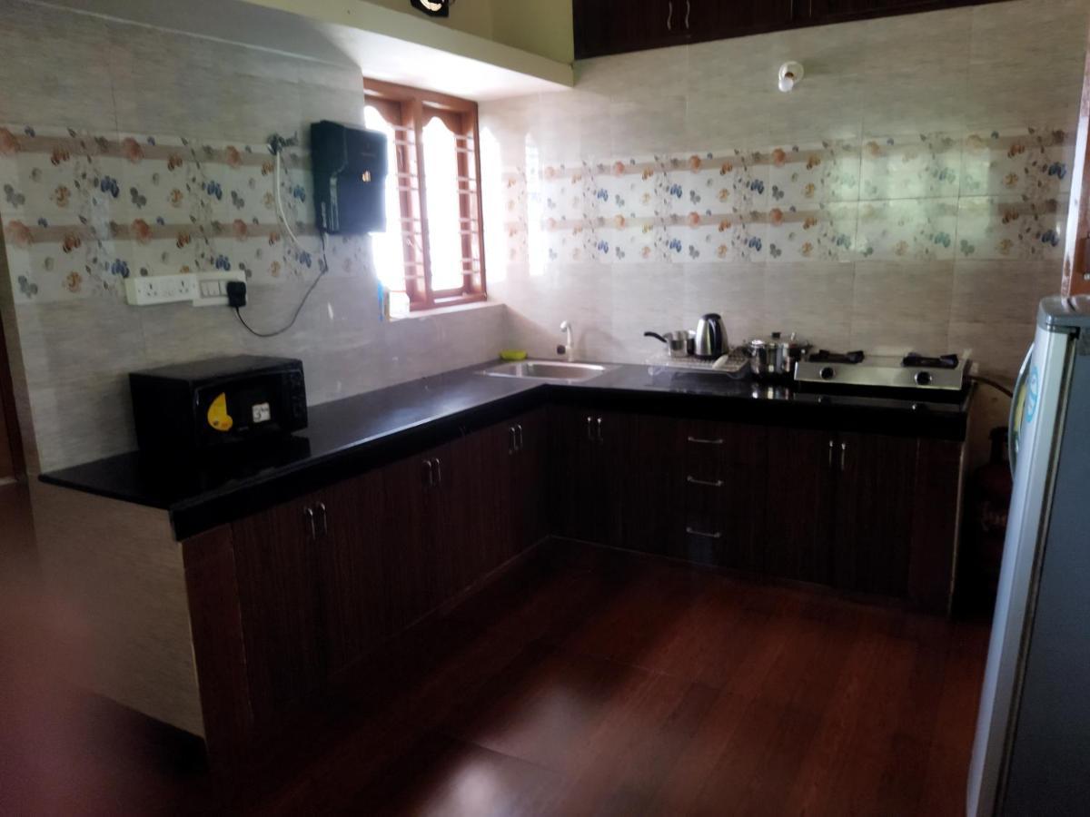 Hidden Gem Home Stay มาดิเครี ภายนอก รูปภาพ